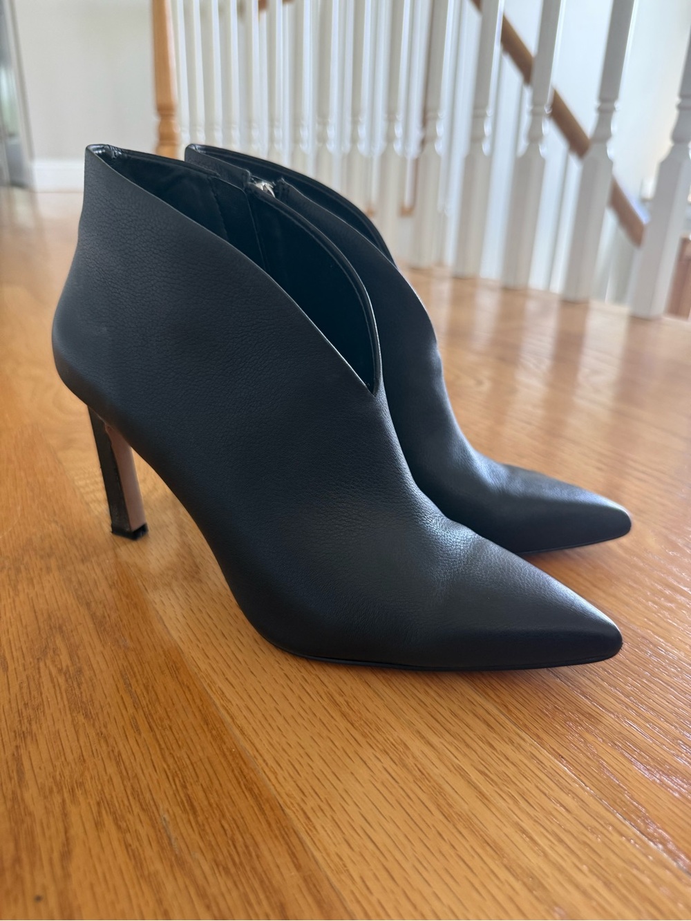 Vince Camuto Black Pointed-Toe Leather Ankle Booties
